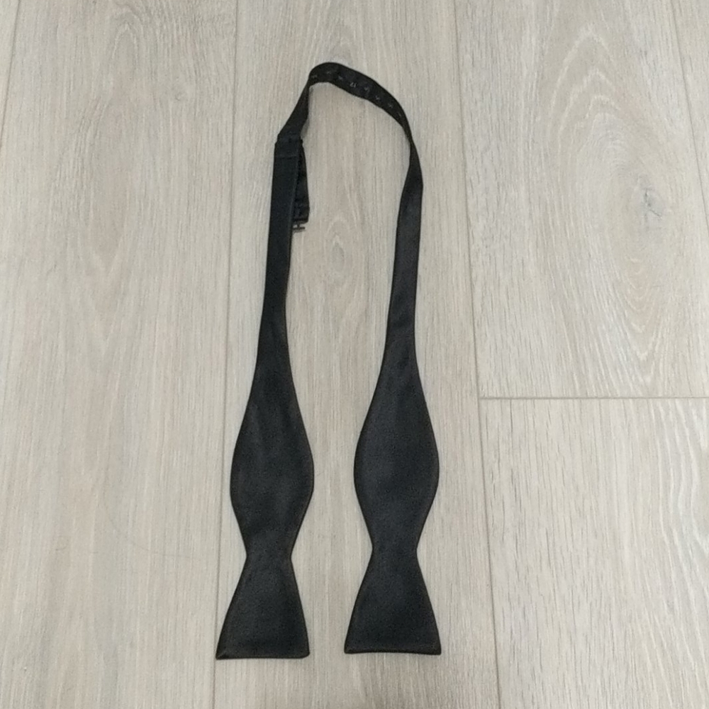 Fully Adjustable Bow Tie